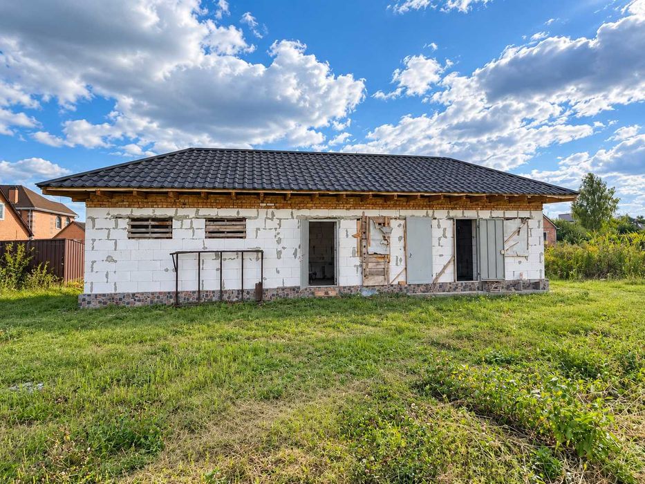 Продам будинок із гаражем, лазнею та літньою кухнею