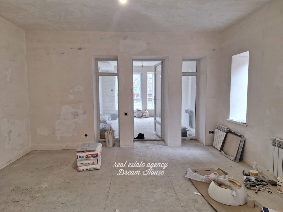 1 кімнатна 50,3 м  у центрі с. Щасливе 8 км від Києва