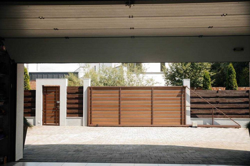 Продаєтсья преміум high-tech будинок з власним бункером/Заходь і живи