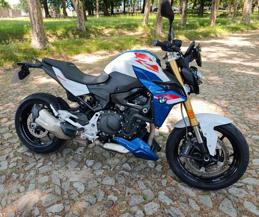 BMW F 900 R Tricolor
