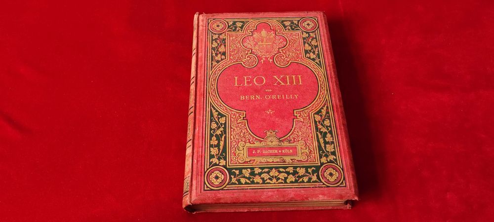 Старинный роскошный  фолиант. Римский Папа Лев XIII