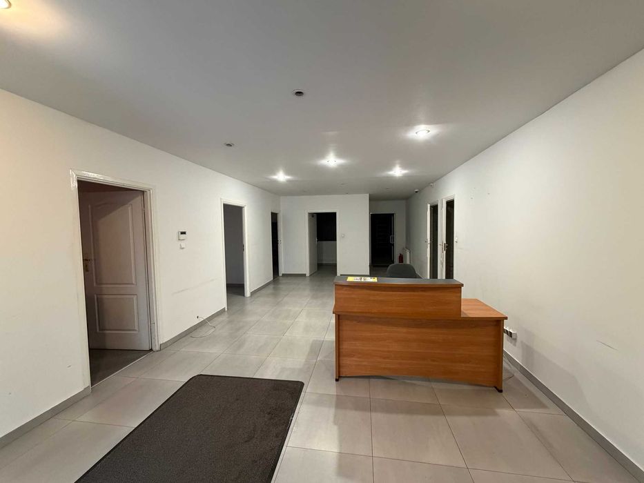 Hala biurowo-magazynowa 900m² blisko trasy S2