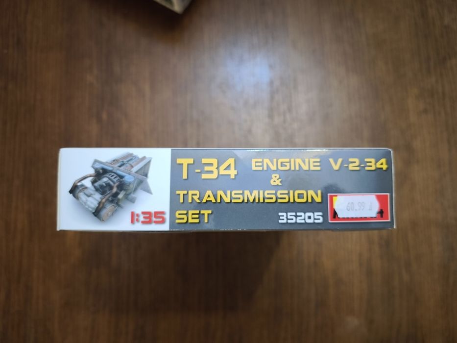 Model do sklejania MiniArt 35205 T-34 Engine V-2-34 & Trasmission Set