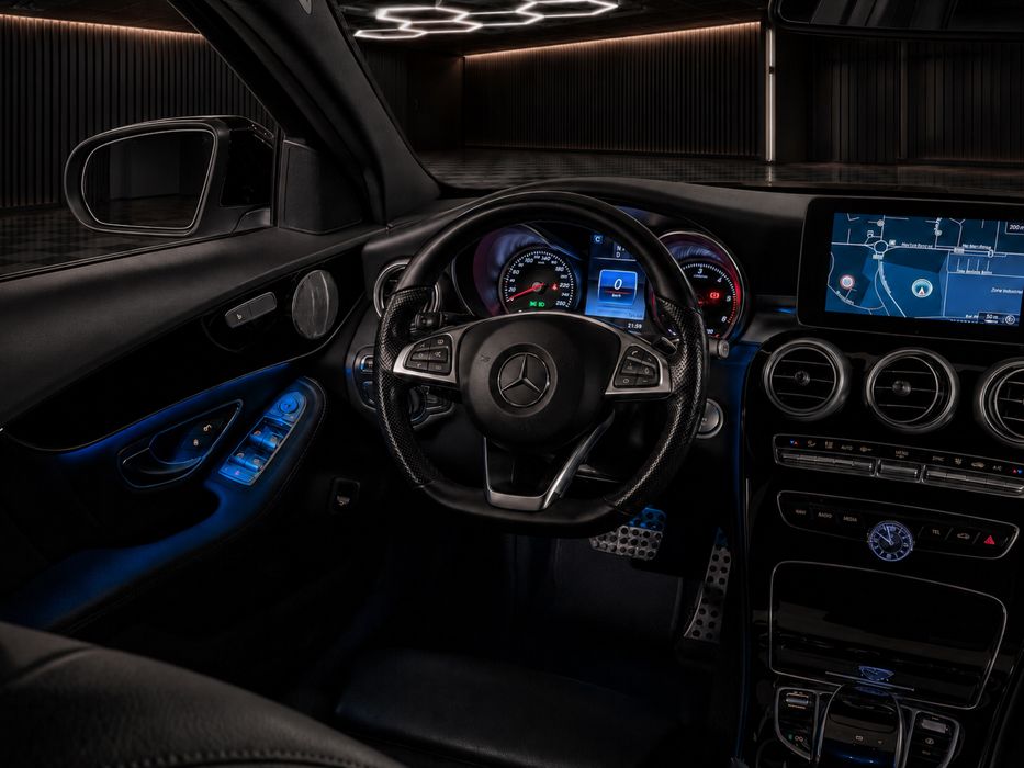 Mercedes-Benz C250d AMG Pack Night (329€ mes)