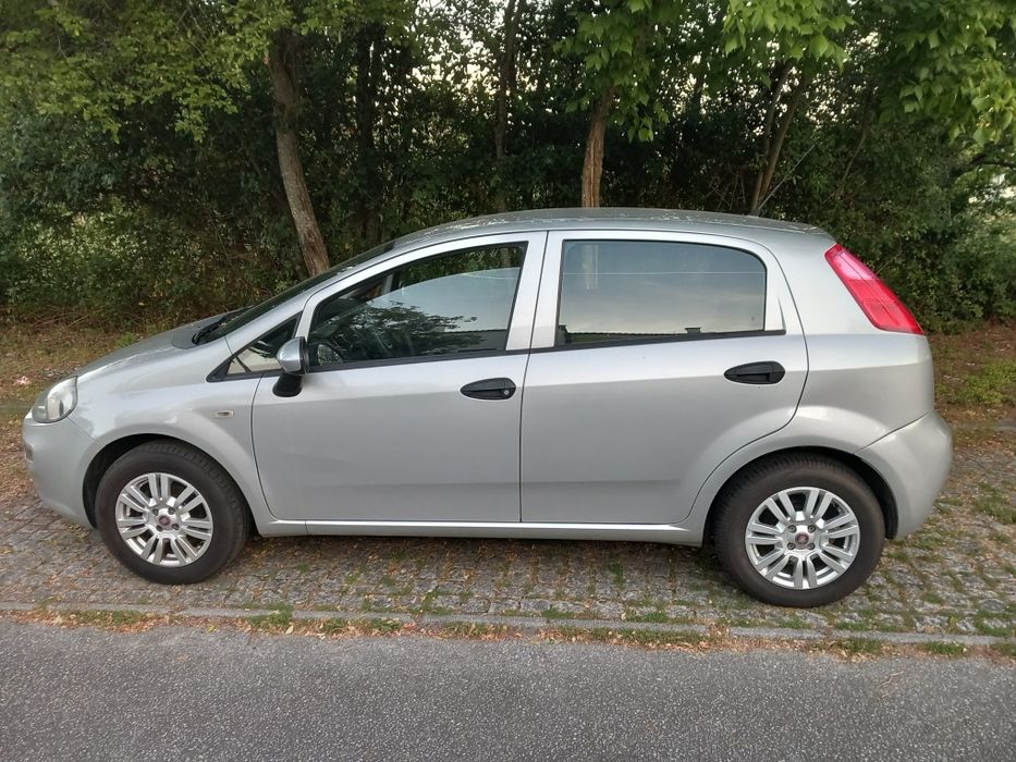 Fiat Punto 1.3 a Gasolina de 5 Lugares - 2017