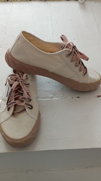 Кеди, мокасини жіночі