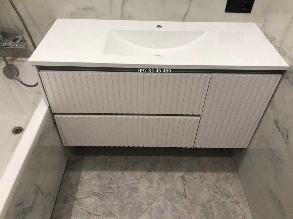 Тумба з стільницею над пральною машиною