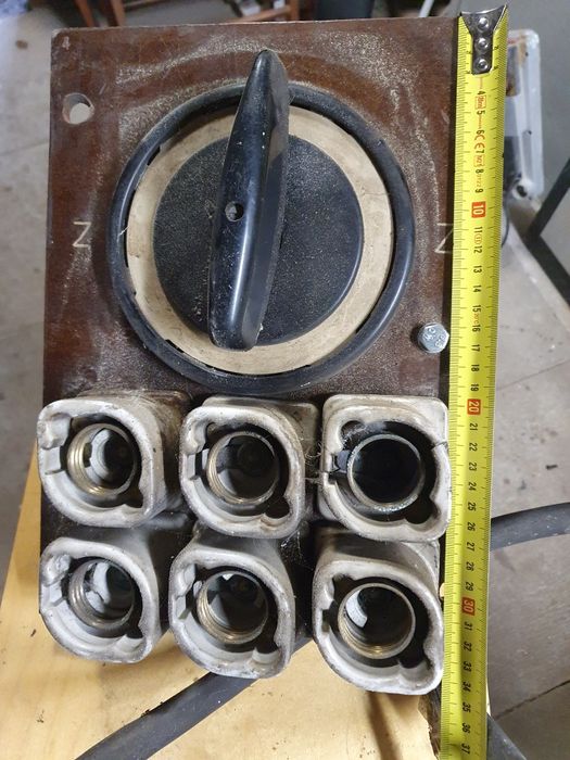 Rozdzielnica elektryczna zabytkowa