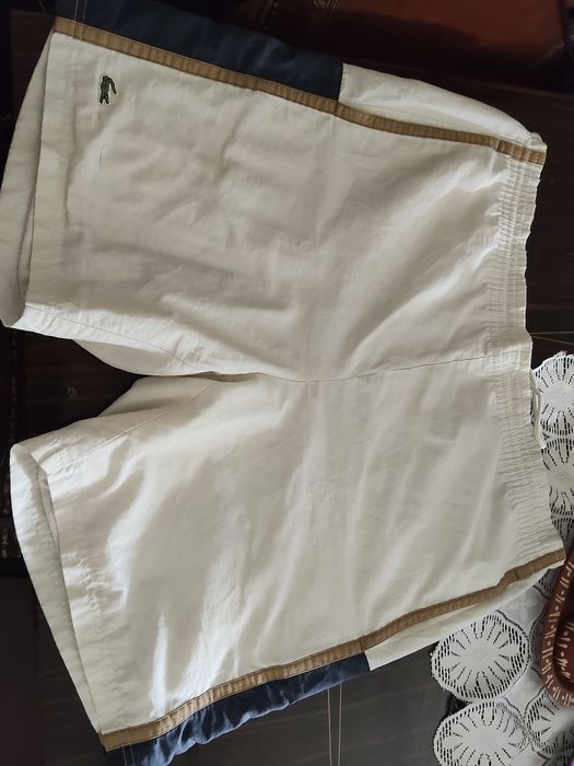 Calções Lacoste (tamanho 4 equivalente M/L)