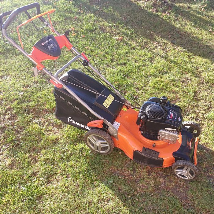 Kosiarka spalinowa z napędem