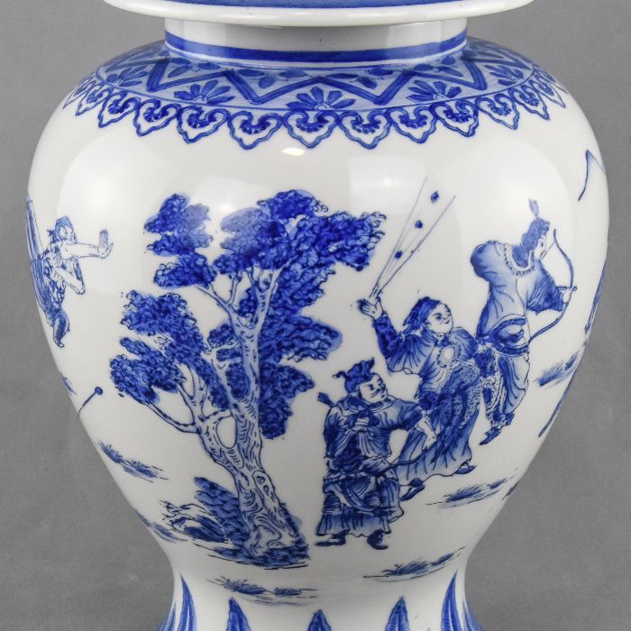 Pote com tampa, Porcelana da China, 2ª metade do séc. XX