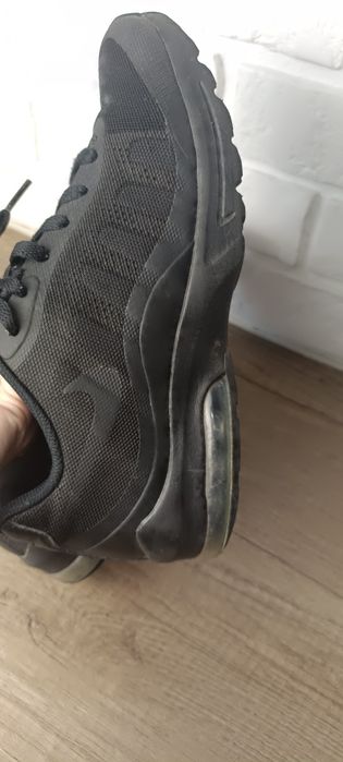 чорні кросівки Nike Air Max Invigor р.41