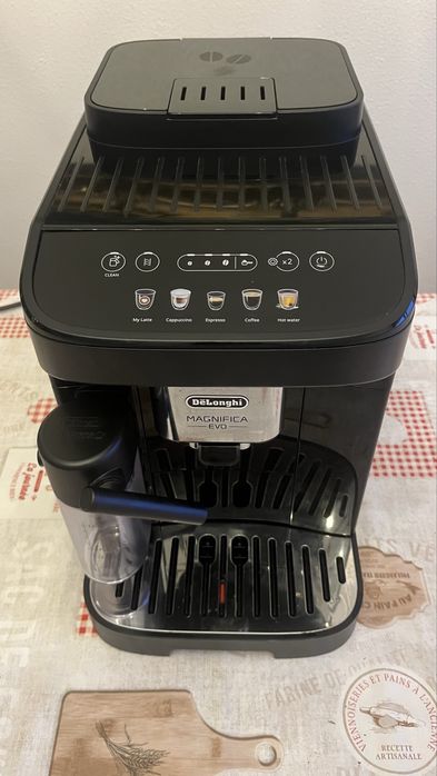Cefeteira DeLonghi Magnifica Evo - Como Nova