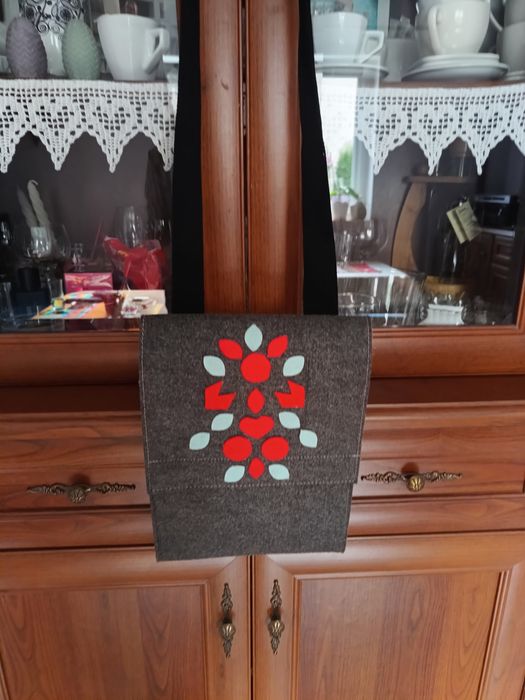 Torebka z filcu nowa.