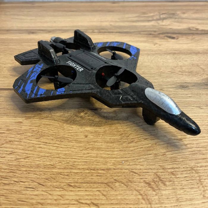 Іграшка-самоліт-квадрокоптер на радіоуправлінні