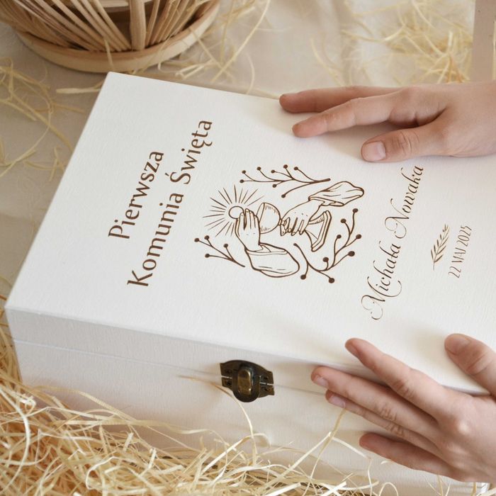 Pudełko grawerowane box na prezent na komunię na Pismo Święte 25x17x11