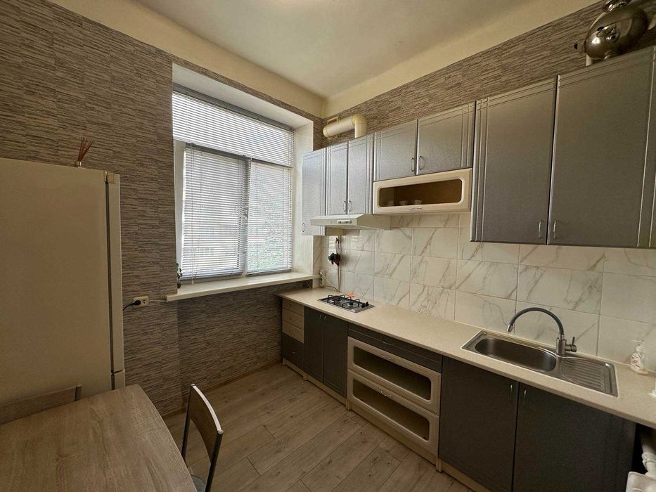 Оренда 2-х кімнатної кватири на Саксаганського 85 М.Українських Героїв