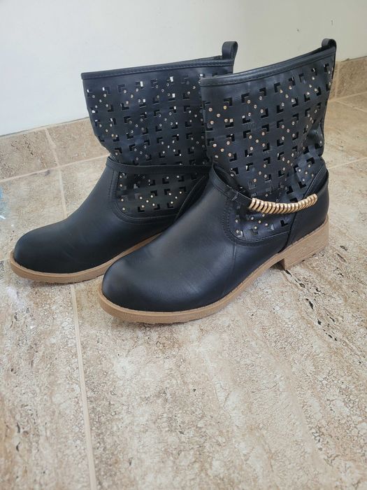 Sprzedam buty R40 nowe