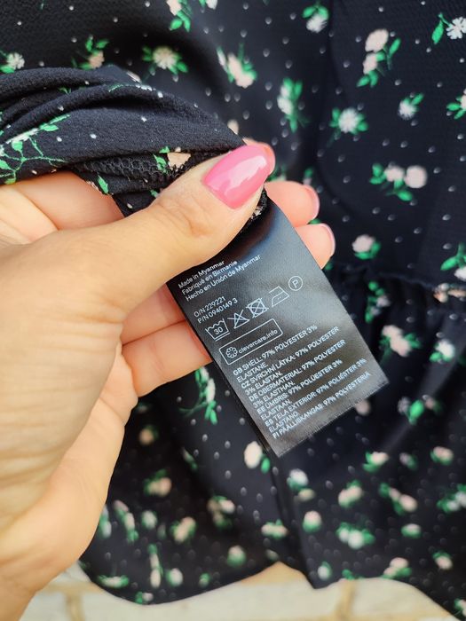 Sukienka w kwiatki H&M