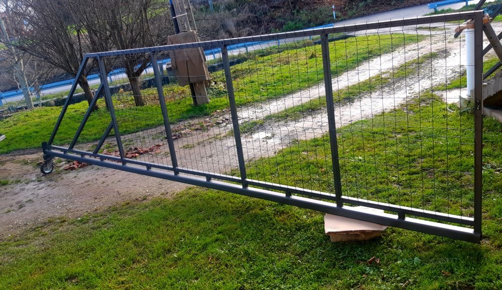 Brama przesuwna 4m,prawa .Dostępna od ręki.