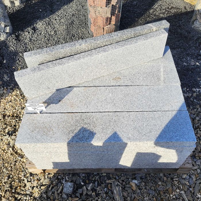 Słupek granitowy szary palisada 10/10/30 granit murowy łupany opornik