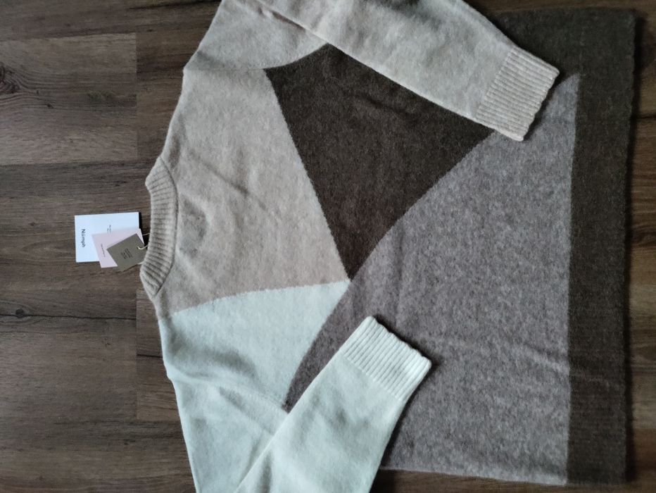 Шикарний пуловер у бежеві тони