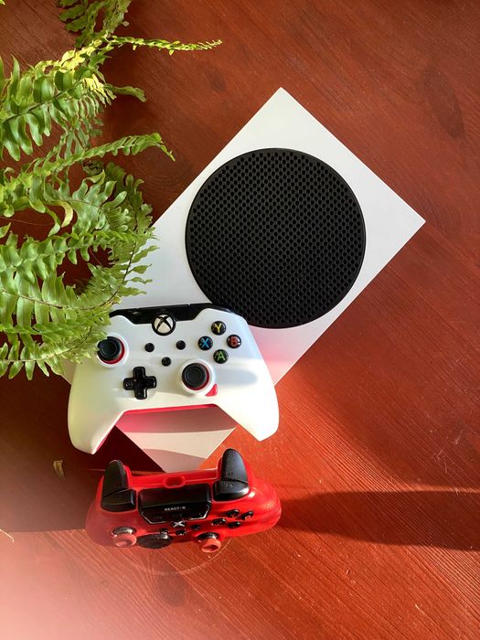 Xbox Series S | Zestaw z 2 Padami | 512 GB