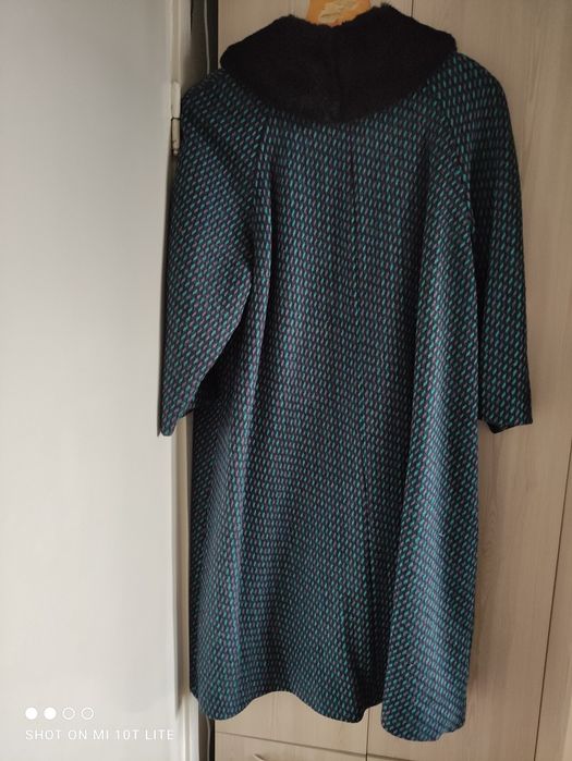 Новое зимнее пальто с этикеткой