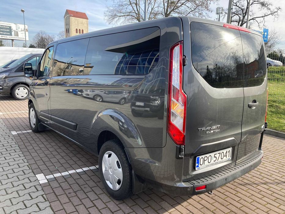 Wynajem busa osobowego-wypożyczalnia busów Fordy Custom 8-9 os