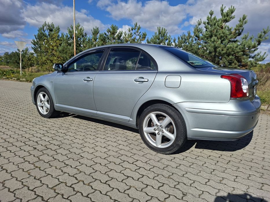 Toyota Avensis II
