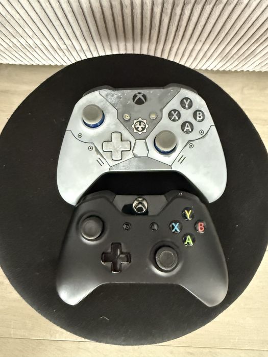 Xbox One + Kinect + 2 pady + 10 gier