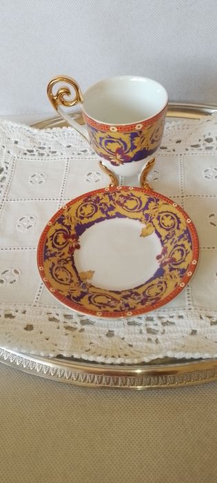 Chávena de café com pires em porcelana