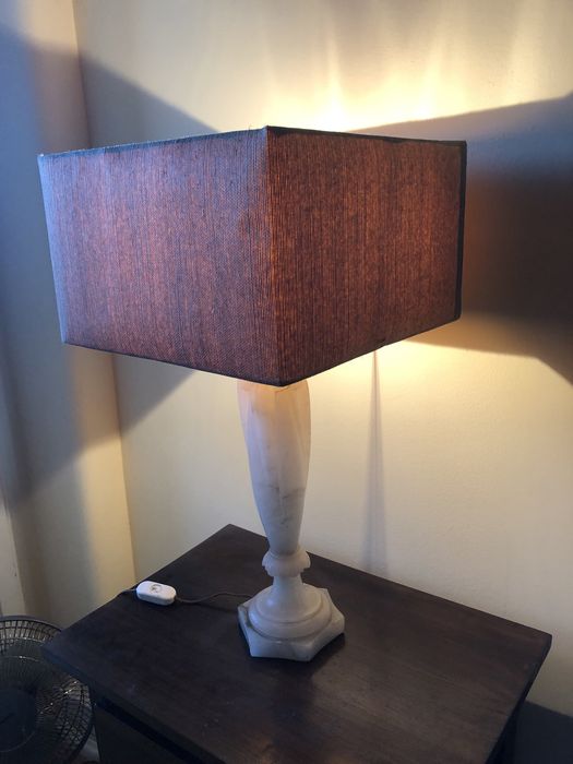 Candeeiro pé de alabastro