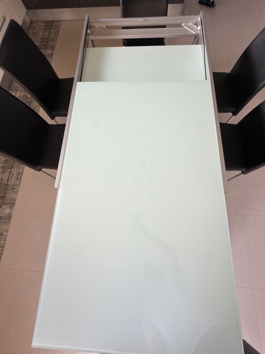 Vendo mesa em vidro trmperado + cadeiras