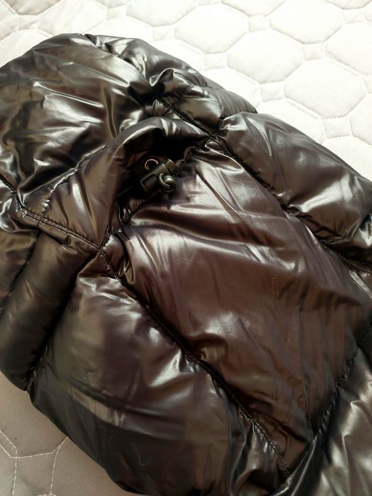 Жіноча глянцева пухова куртка