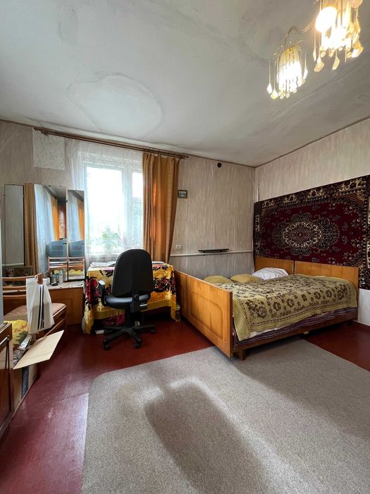 Продається частина будинку по вул. Народного Руху, з ділянкою. LD