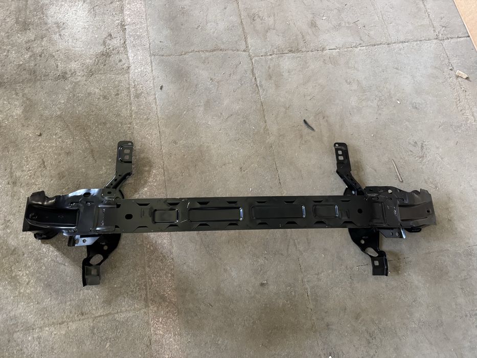 Підсилювач перднього бампера Ford Escape 2020-2026