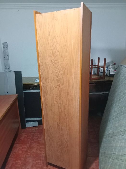 Cómoda móvel com gavetas