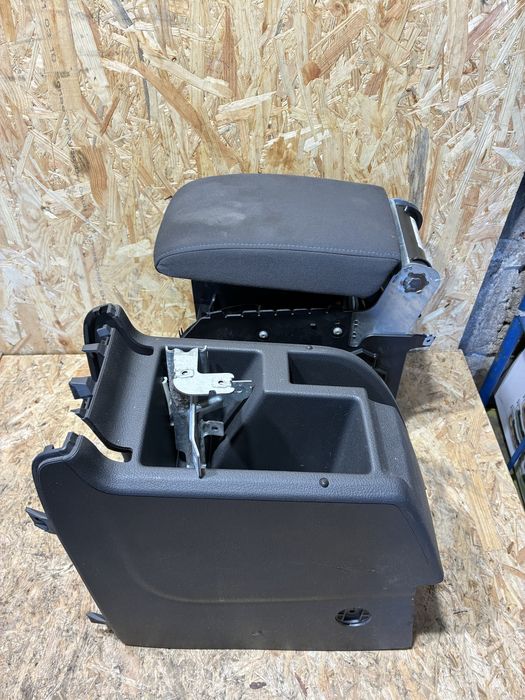 podłokietnik vw volkswagen golf v 5 plus