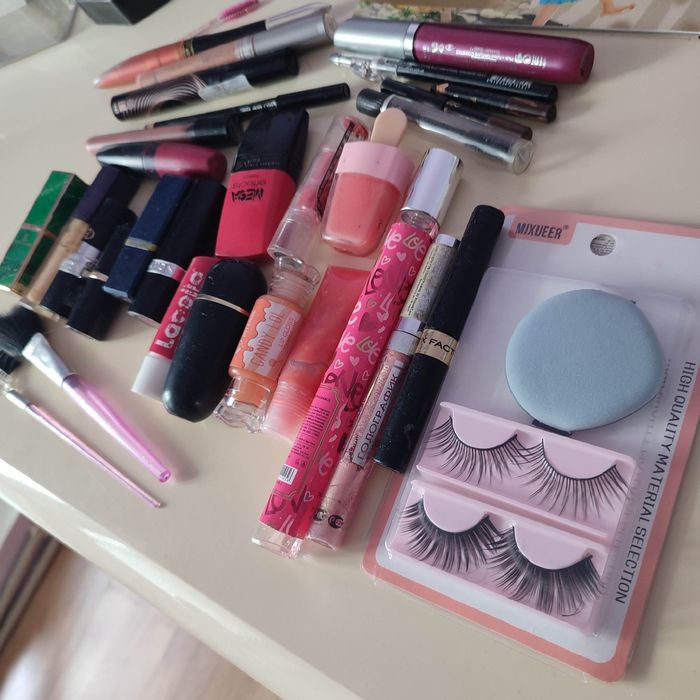 Помади блиск для губ