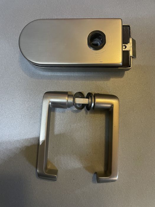 Замок на стеклянную дверь