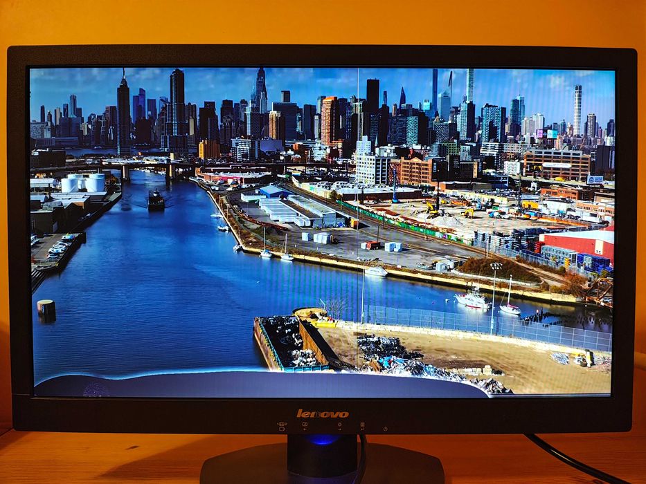 Monitor LENOVO 23" LS2323wA LED Full HD *uszkodzona matryca*
