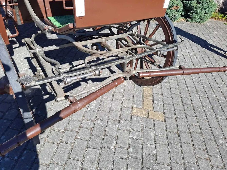 zabytkowa bryczka konna