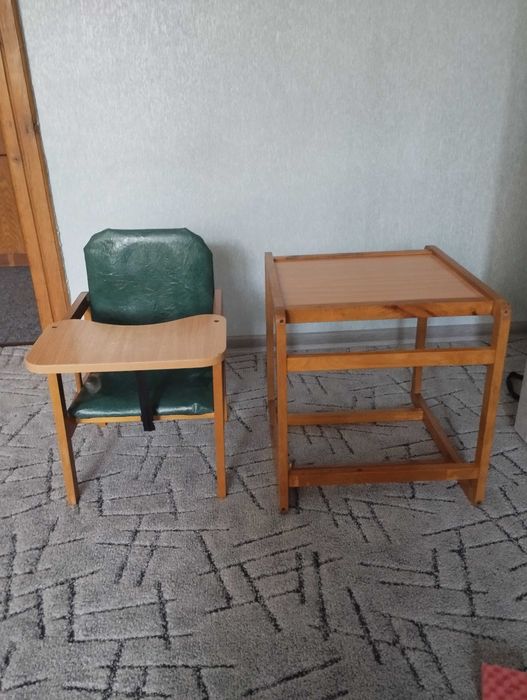 Стільчик для годування трансформер