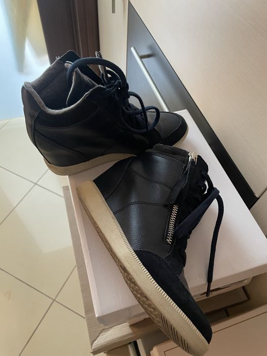 Sneakersy Esprit na ukrytym koturnie roz. 36