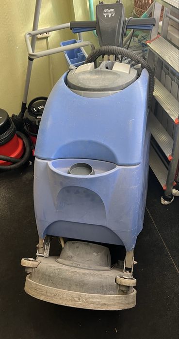 Поломийка Numatic