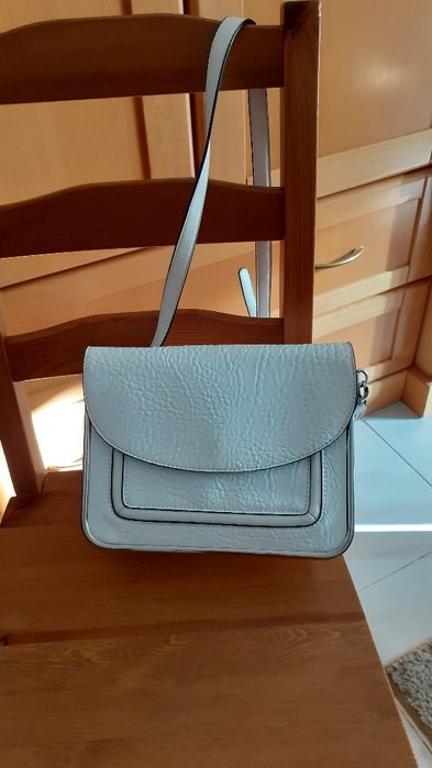 Mala branca á tiracolo  ( Parfois  )