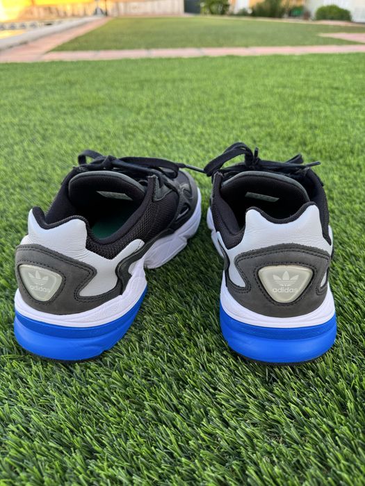 Sapatos Adidas falcon