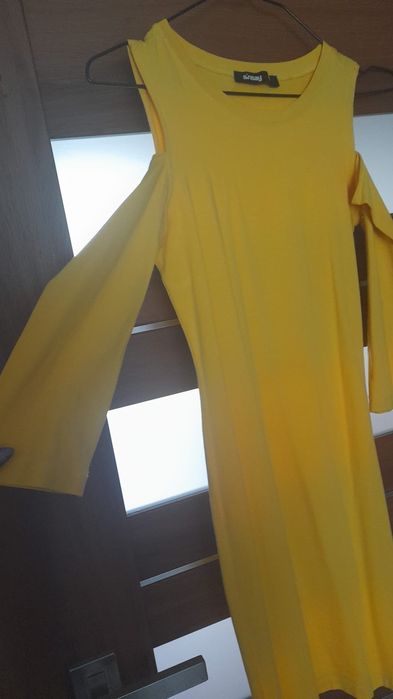 Sukienka z odkrytymi ramionami  xs sinsay