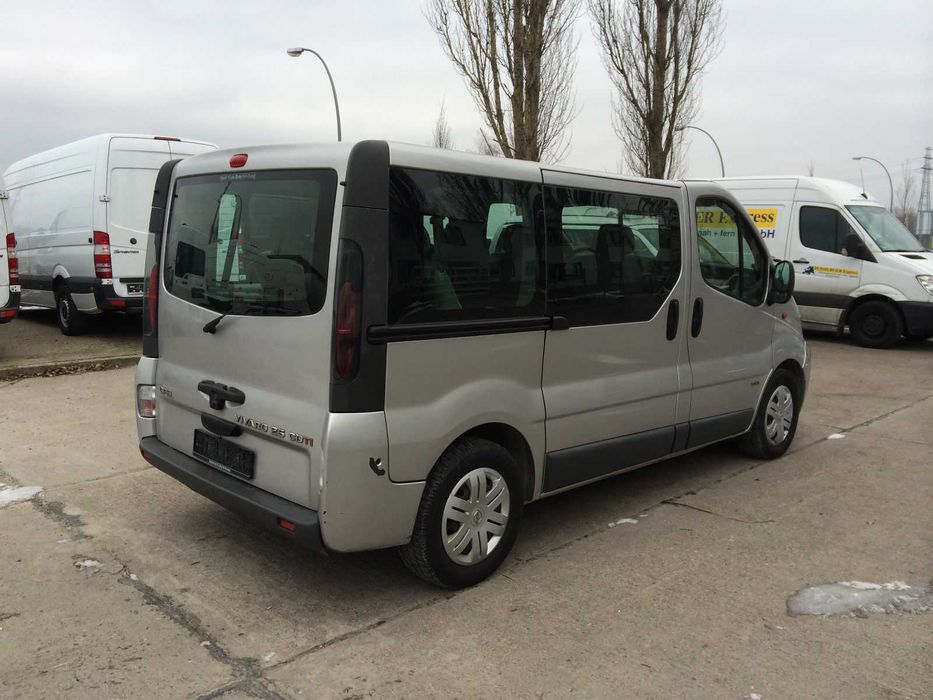 Бампер на Renault Trafic Капот Фара Opel Vivaro Перед Морда Комплект